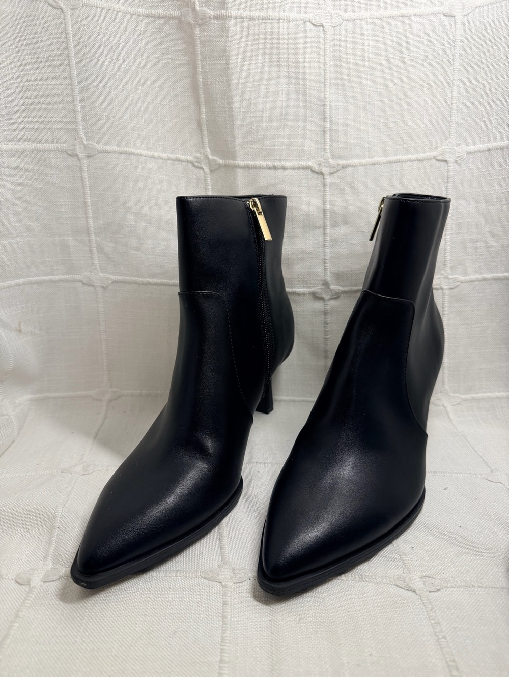NWT I.N.C. Batya Black Pointed Toe Kitten Heel Booties 9.5M